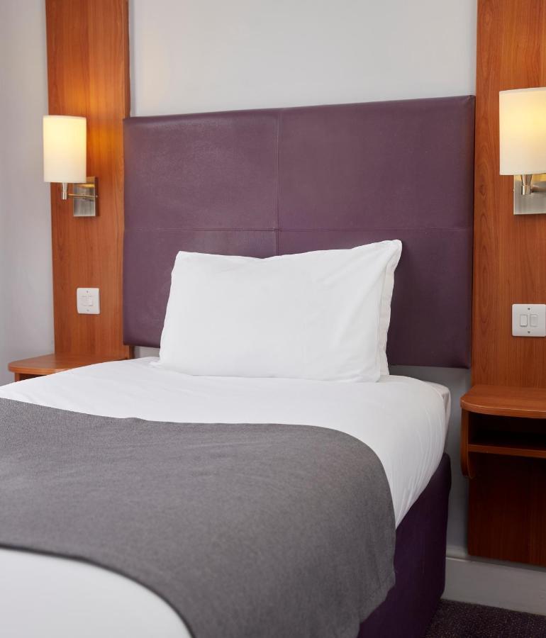 Hotel Wheatsheaf By Chef & Brewer Collection à North Waltham Extérieur photo